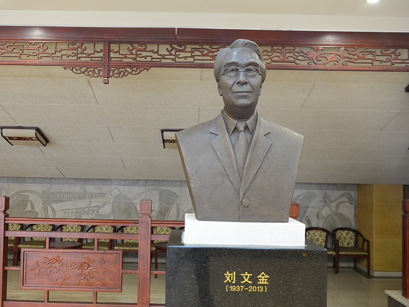 雕塑作品 劉文金像，鑄銅，安放地點(diǎn)：中央民族樂(lè)團(tuán)